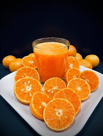 น้ำส้มคั้นแท้ 100 %