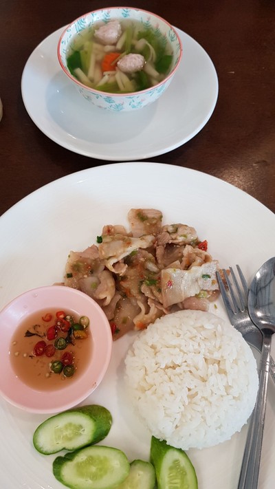 ข้าวหมูสามชั้นผัดพริกเกลือ+ซุป