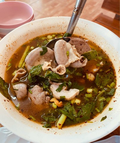 ต้มแซ่บเครื่องใน