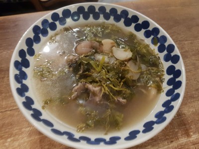 ต้มไก่บ้านมะขามอ่อน ใบกัญขา