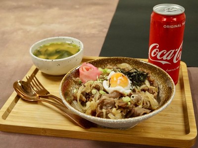 [อร่อยซ่ากับโค้ก] ข้าวหน้าเนื้อชินจัง+โค้ก กระป๋อง