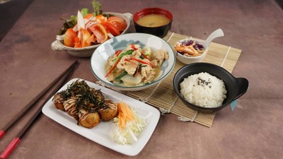 หมูผัดซอสมิโซะ เซต+ทาโกะยากิ+สลัดปูอัดไข่กุ้ง