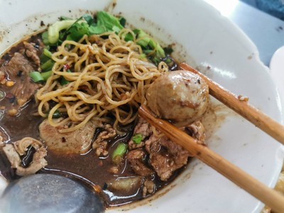 เพชรสมร ก๋วยเตี๋ยวเรือ หมู เนื้อ