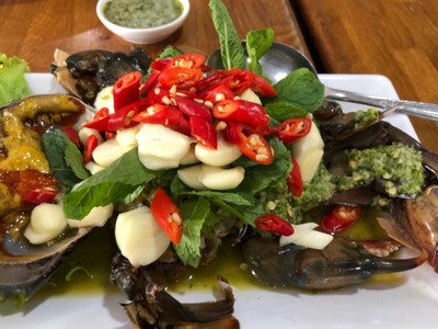 ยำปูไข่ดอง