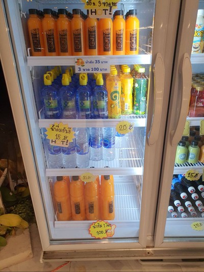 น้ำส้มสดมีเนื้อส้มขวดเล็ก