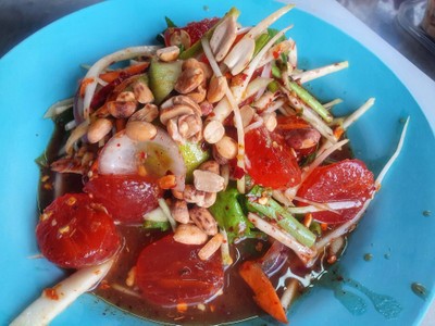 ยำไข่แดง