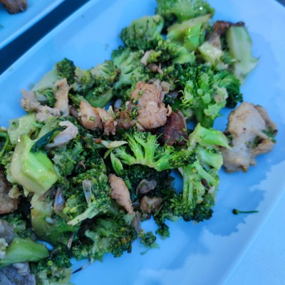 บล็อคโคลี่ผัดโคตรหมู