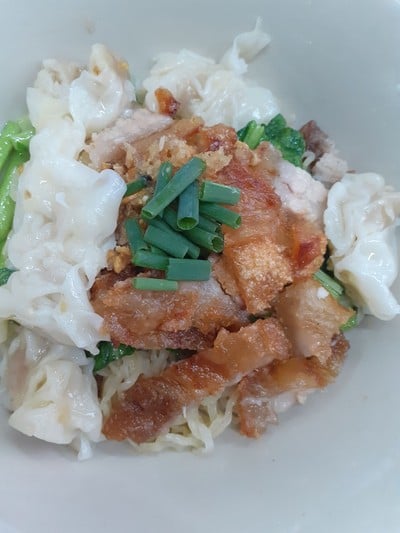 ราชาบะหมี่เกี๊ยว สี่แยกตาปาน