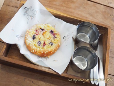 Berry custard crumble