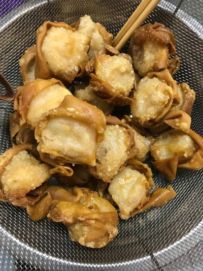 วิธีทำ กะเพราเกี้ยวกุ้งกรอบ วิธีทำ กะเพราเกี้ยวกุ้งกรอบ
