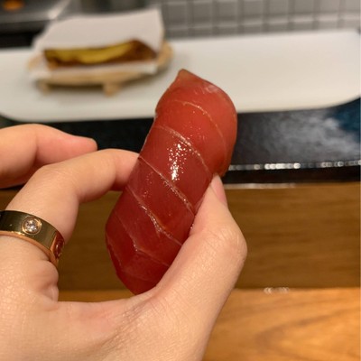 Chutoro ปลาทูน่า เนื้อแดงสด ไขมันสลับเนื้อปลา เนื้อติดมันปานกลาง