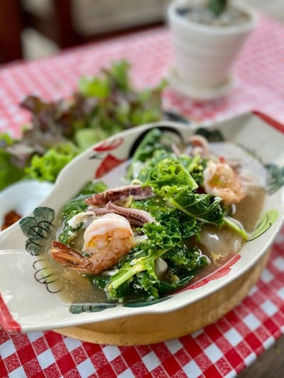 ราดหน้าทะเล