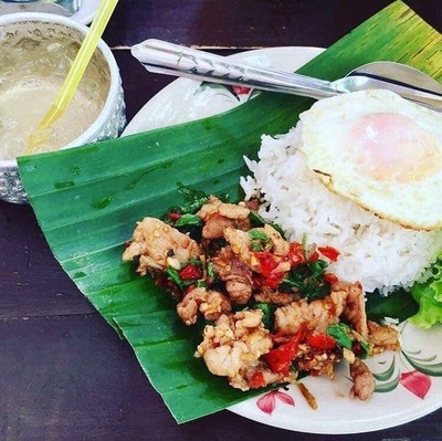 ข้าวกะเพราหมูหมัก ไข่ดาว