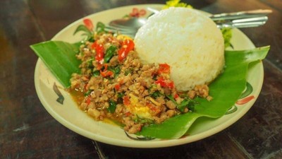 ข้าวกะเพราเต้าหู้หมูสับ