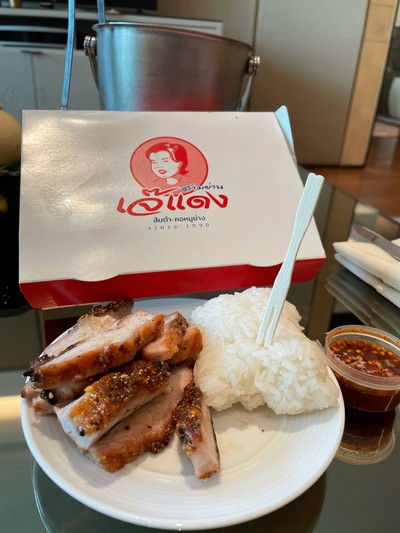 คอหมูย่าง + ข้าวเหนียว