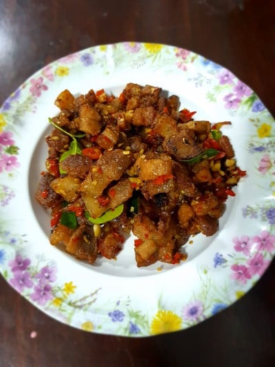 หมูสามชั้นคั่วพริกเกลือ