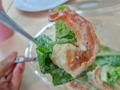 ซีซ่าร์สลัด กุ้งย่าง