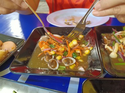 อาหาร หรือ เครื่องดื่ม