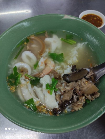 ข้าวต้มรวมมิตรทะเล