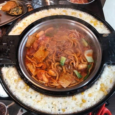 Dookki Topokki 두끼 (ดุ๊กกี้ ต๊อกป๊อกกิ) เอสพละนาด รัชดา Dookki Topokki 두끼 (ดุ๊กกี้ ต๊อกป๊อกกิ) เอสพละนาด รัชดา