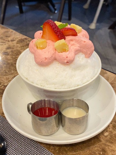 บิงซูสตรอว์เบอร์รี่ชีสเค้ก