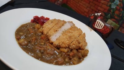 ข้าวแกงกะหรี่หมูทอด