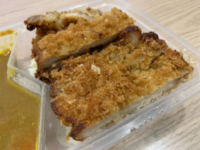 ข้าวแกงกะหรี่หมูทอด