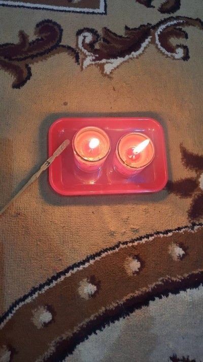 เทียนแดงบูชาพระโพธิสัตว์กวนอิมพันกร