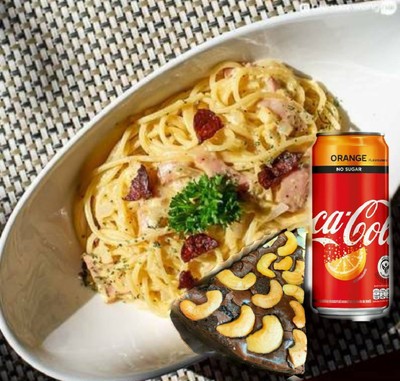 สปาเก็ตตี้คาโบนาร่า +บราวนี่ช็อคพร้อมโค้กไม่มีน้ำตาลกลิ่นส้ม