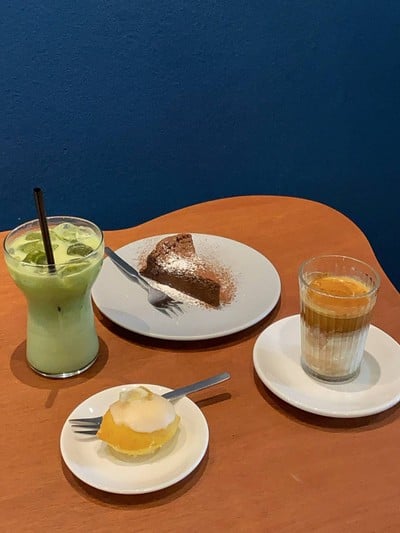 Matcha latte , Flourless cake , Lemon cake , Dirty