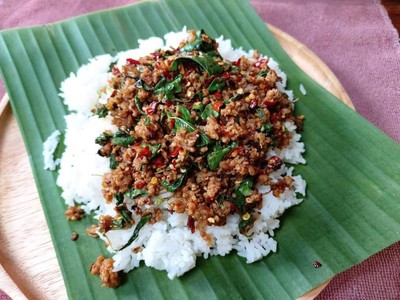 ข้าวหอมมะลิกระเพราหมูสับ