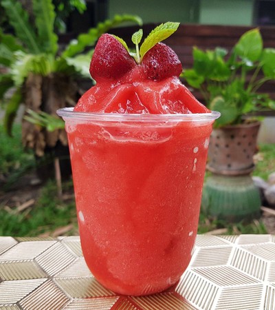 สตรอว์เบอรี่สมูทตี้