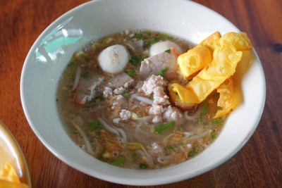 ก๋วยเตี๋ยวเส้นเล็กน้ำใส