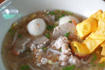 ก๋วยเตี๋ยวเส้นเล็กน้ำใส
