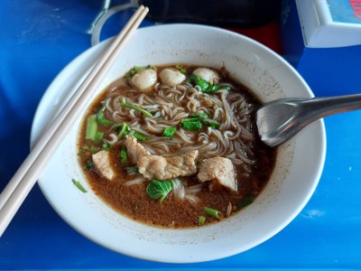 ก๋วยเตี๋ยวน้ำตกหมู