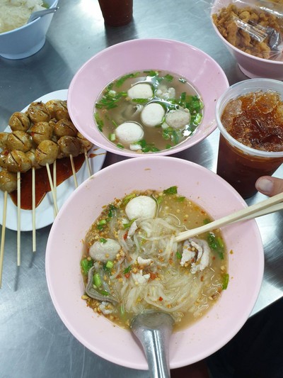 อาหาร หรือ เครื่องดื่ม