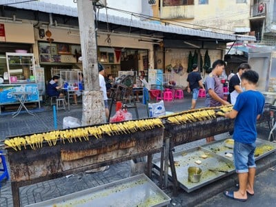 บรรยากาศ ตี๋ หมูสะเต๊ะ ท่าดินแดง