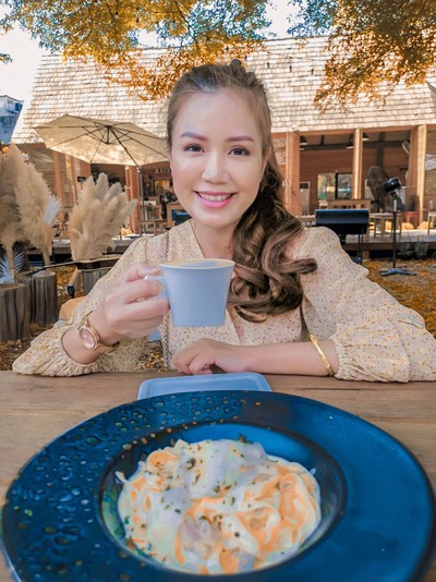 ลาเต้ร้อน ท่ามกลางบรรยากาศดีๆ อร่อยสุดๆค่ะ😋 +คาร์โบนาร่า👍