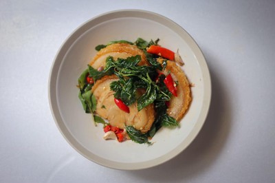 เมนูของร้าน หมูกรอบชาชู ลูกหมูเจ็ดตัว