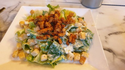 ซีซ่าร์สลัดหนวดปลาหมึกทอด