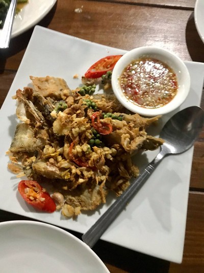 ปลาเนื้ออ่อนทอดกระเทียม