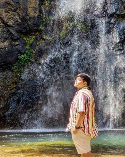 แค่ยืนนิ่งๆ ในละอองน้ำสัมผัสที่ใบหน้าก็สดชื่นมากๆแล้วครับ  