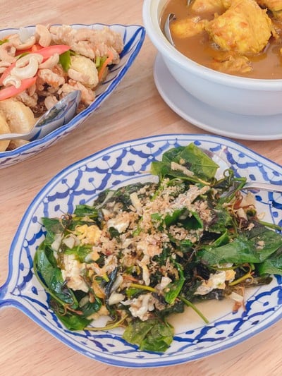 ครัวแมงโก้ & มิลค์โก้คาเฟ่ -
