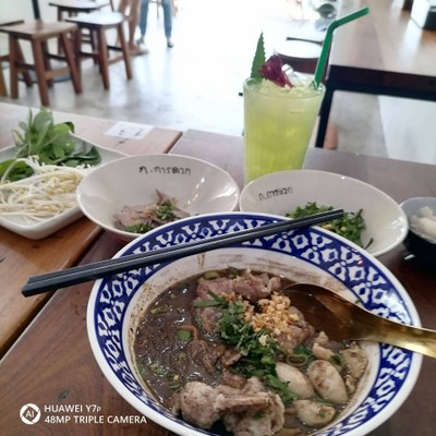 อาหาร หรือ เครื่องดื่ม