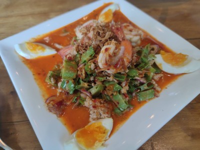 ยำถั่วพลูกุ้งสด