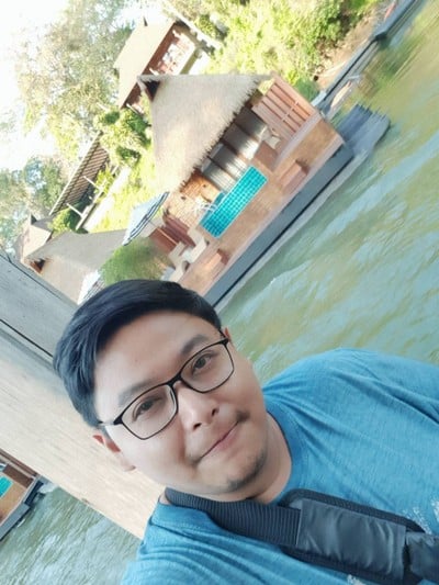 ขอถ่ายห้องพักเราจากมุมมองบนแพเก็บไว้หน่อย