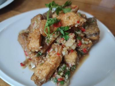 เนื้อปลากระพงพริกขี้หนูสด