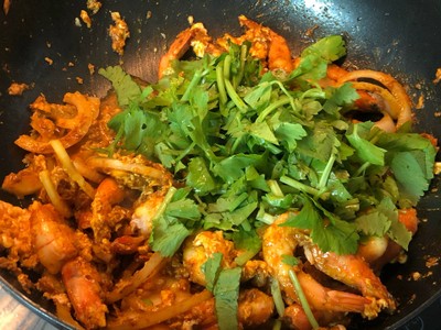 วิธีทำ กุ้งผัดผงกะหรี่ X2 วิธีทำ กุ้งผัดผงกะหรี่ X2