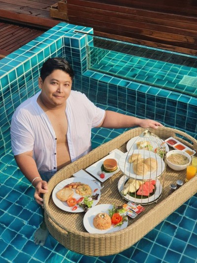 ให้เห็นความอลังการของFloating Breakfastกันแบบชัดๆ