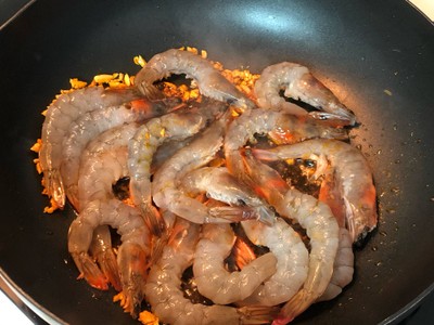 วิธีทำ กุ้งผัดผงกะหรี่ X2 วิธีทำ กุ้งผัดผงกะหรี่ X2